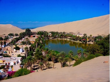 Ốc đảo xinh đẹp giữa sa mạc đầy nắng và gió, được thiết kế để tránh nắng